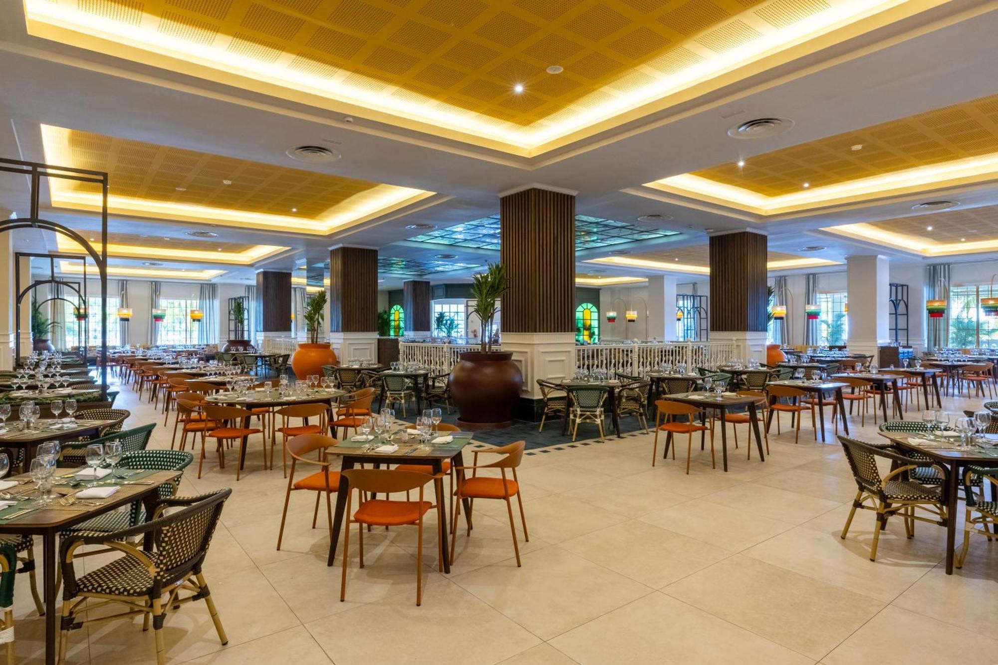 Bahia Principe Grand Jamaica (Adults Only) Otel Runaway Bay Dış mekan fotoğraf The restaurant at the hotel